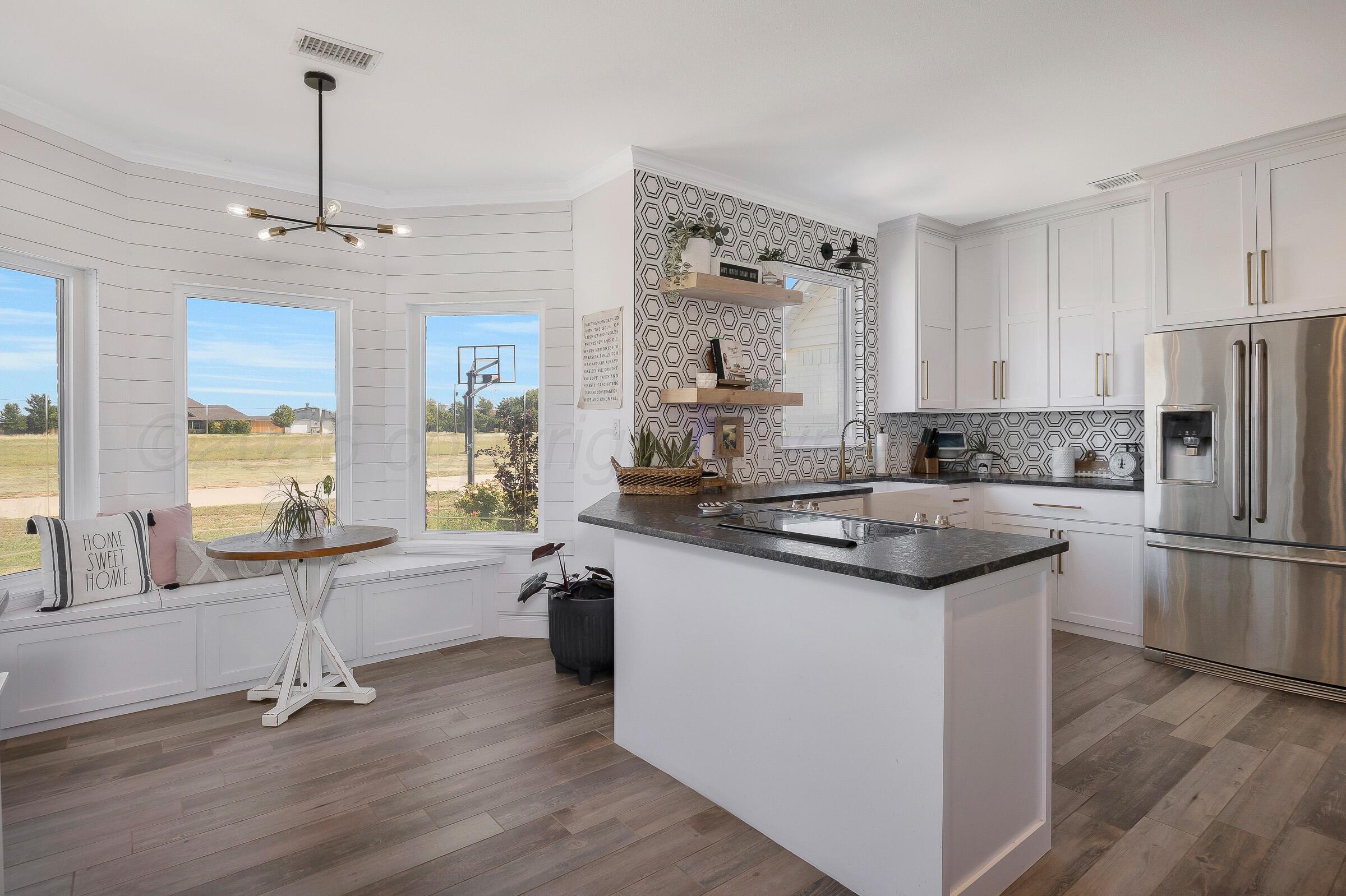 9601 Union Road Amarillo, TX 79119 - Photo 8 of 13 Kitchen with window seat nook