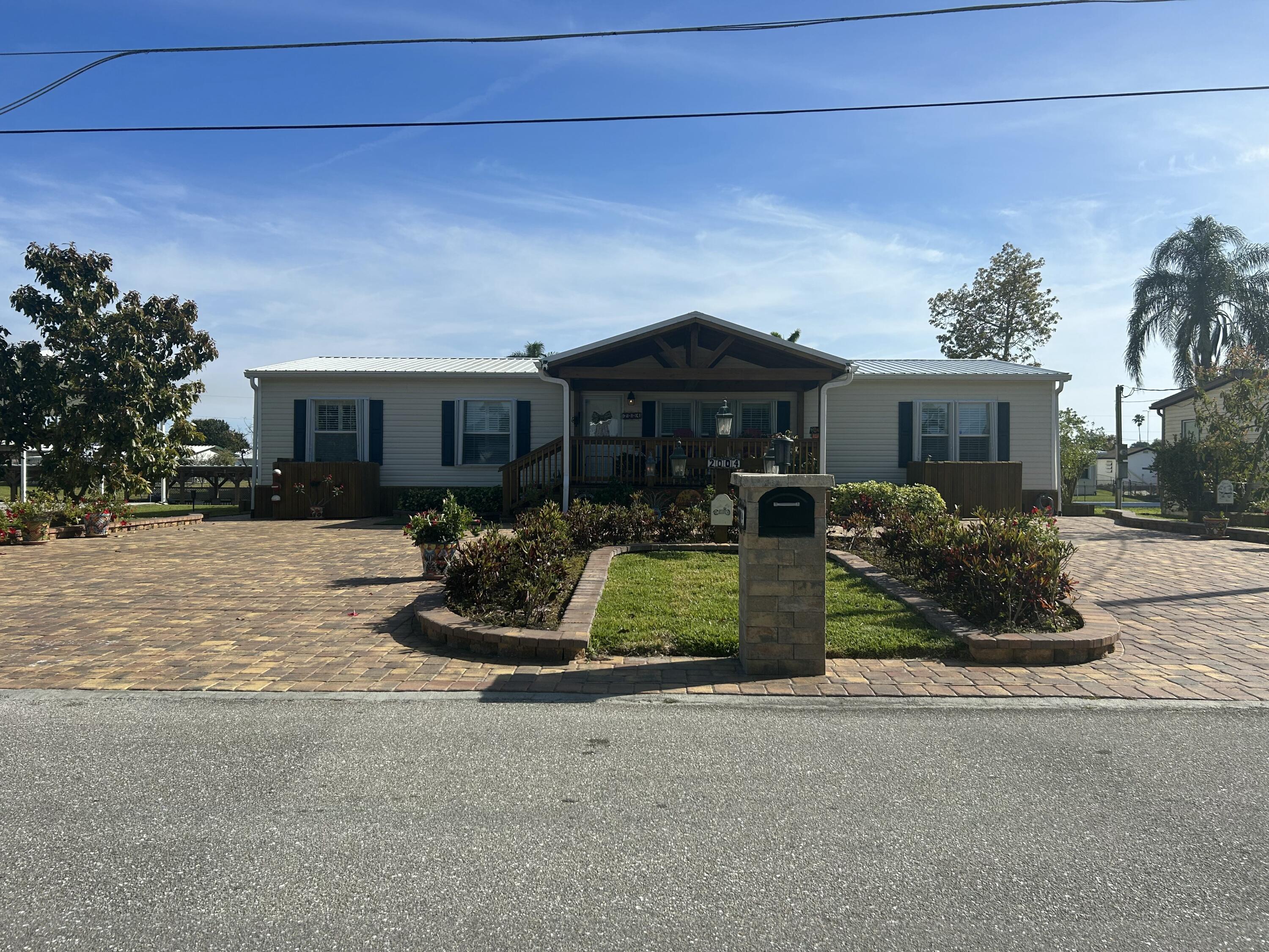 2004 Southeast 30th Street Okeechobee, FL 34974 - Photo 1 of 21 Front view