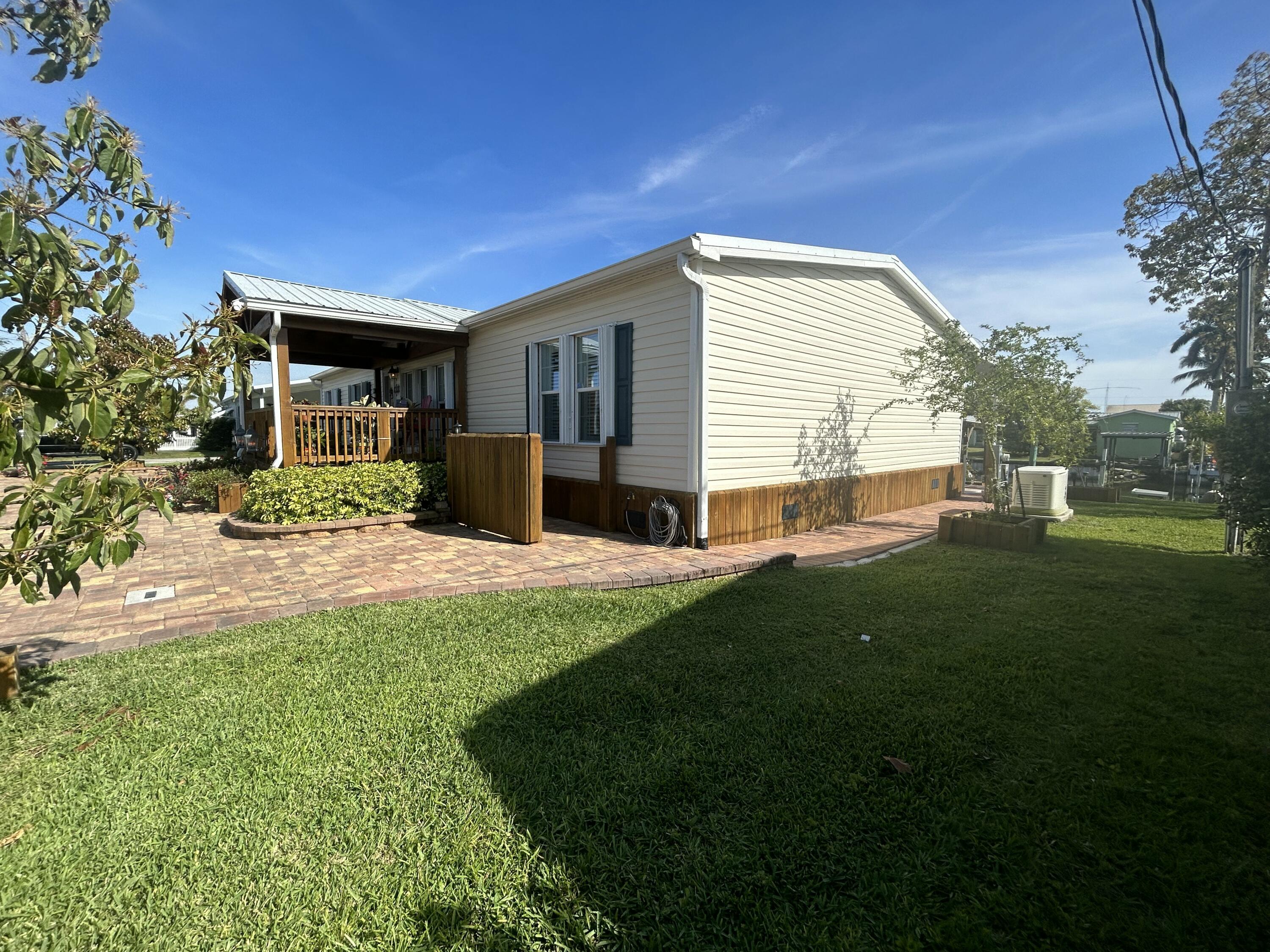 2004 Southeast 30th Street Okeechobee, FL 34974 - Photo 3 of 21 Side view