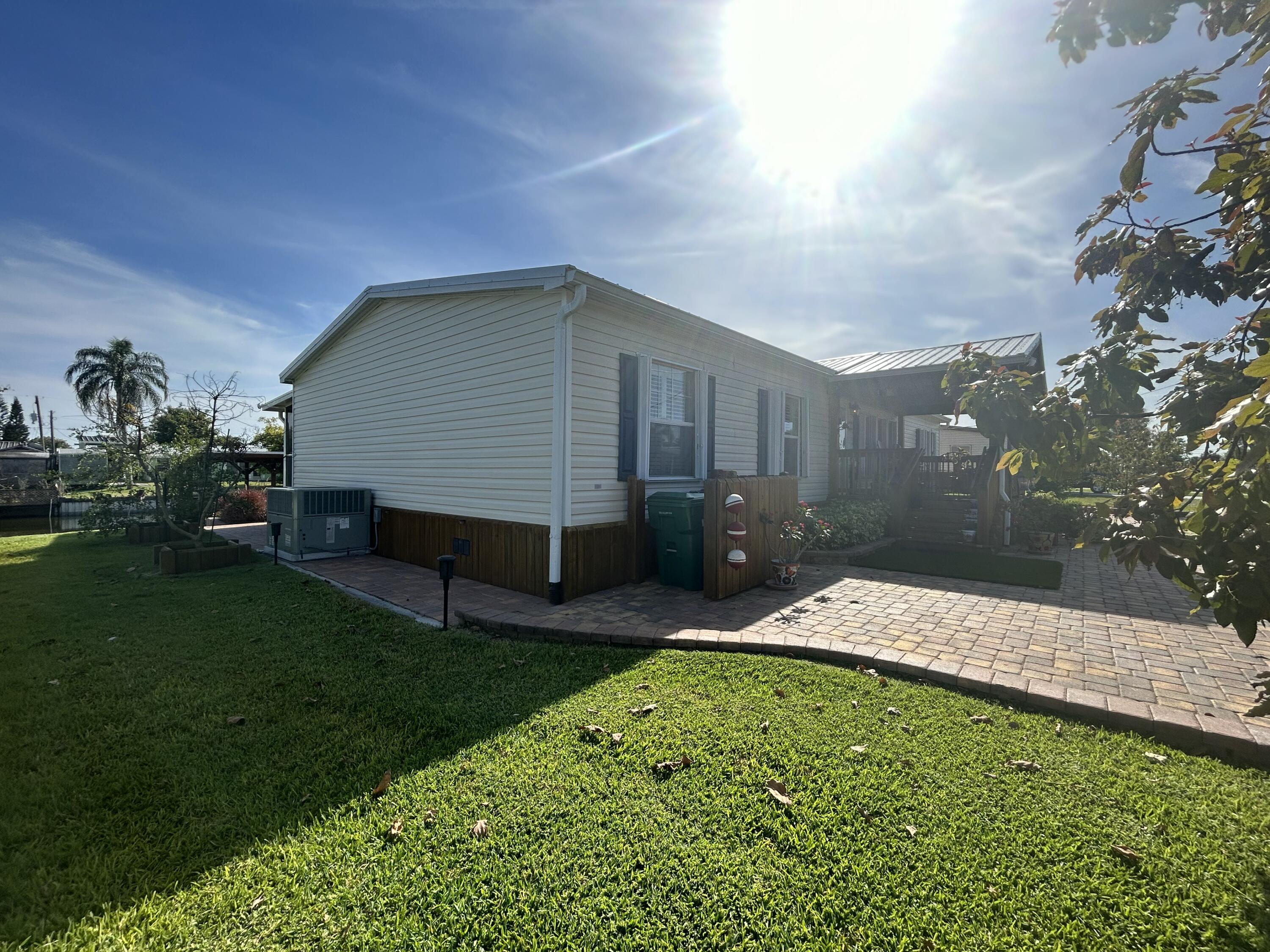 2004 Southeast 30th Street Okeechobee, FL 34974 - Photo 4 of 21 Side view