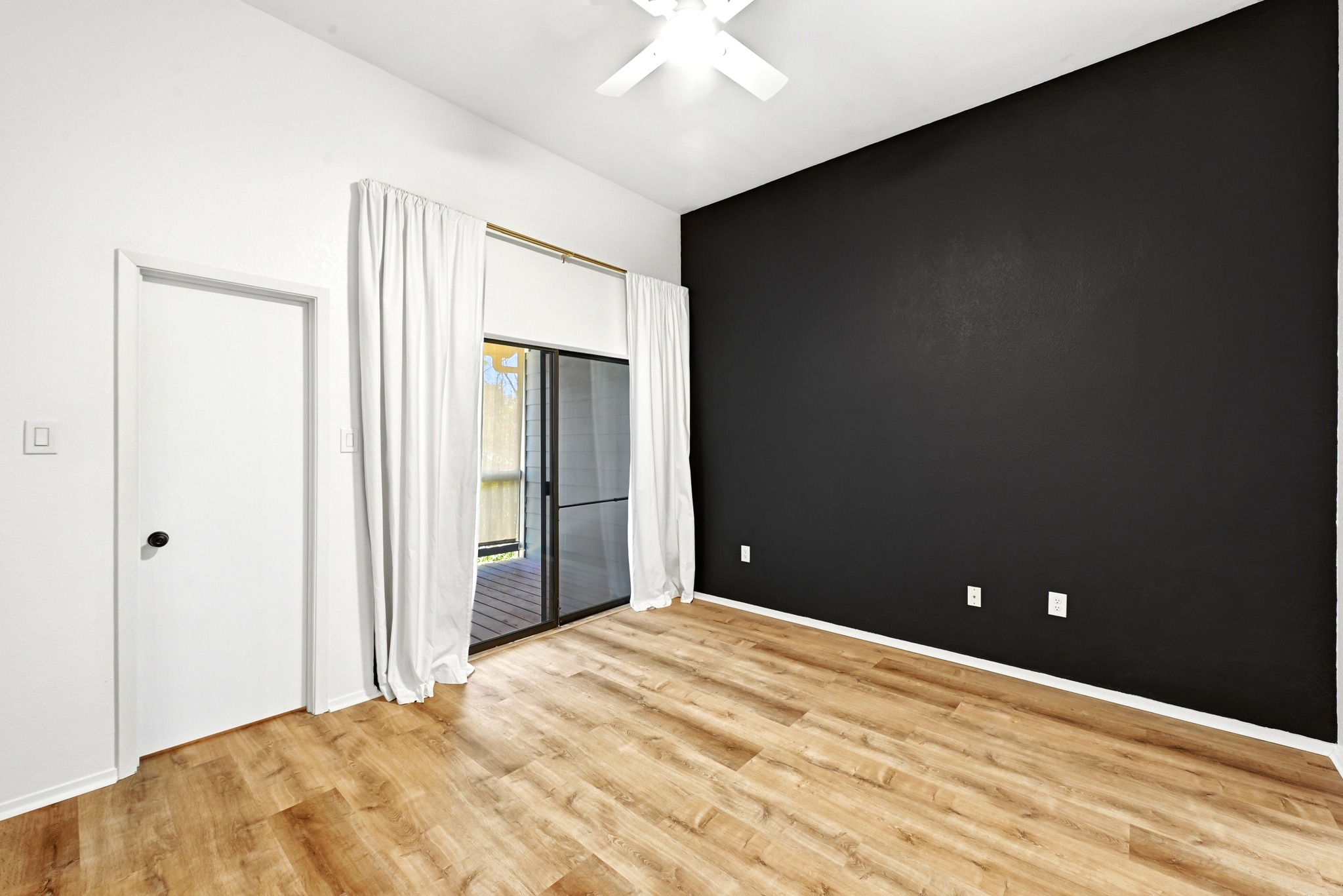 2215 Post Road, Unit 1039 Austin, TX 78704 - Photo 22 of 40 The primary bedroom features a walk-in closet and a private ensuite bathroom.