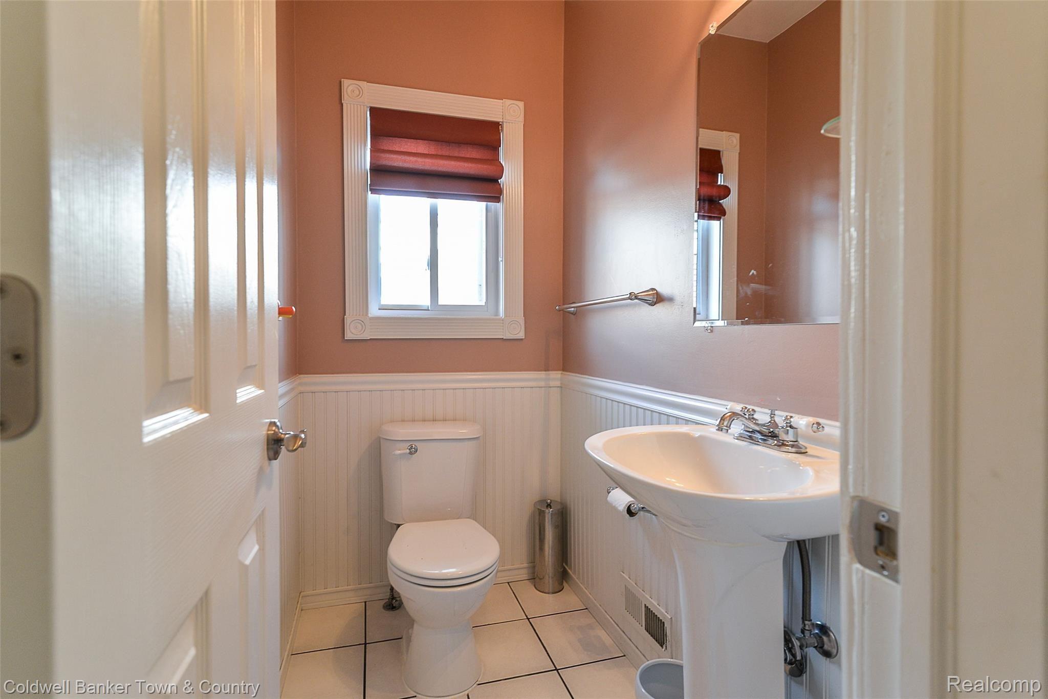 43827 Arlington Road Canton, MI 48187 - Photo 12 of 34 dsc_5658.jpg