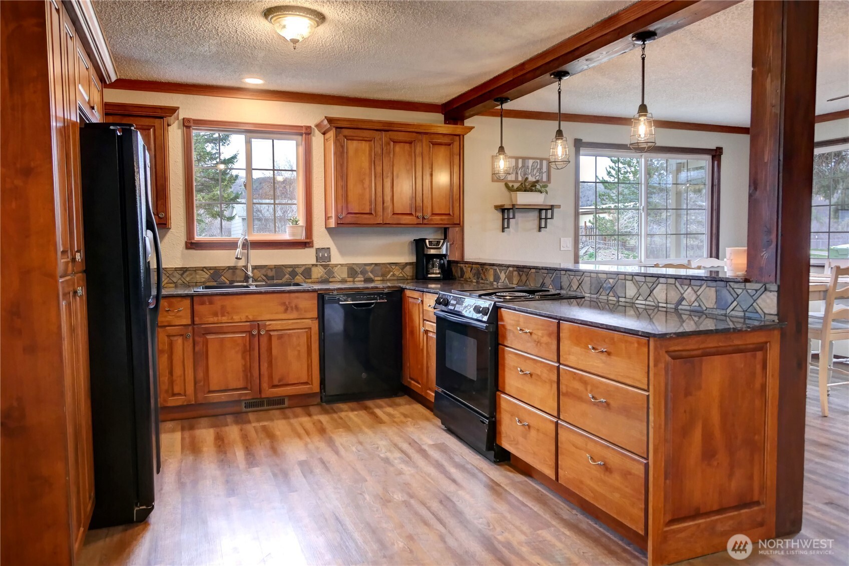 709 Ridge Drive West Omak, WA 98841 - Photo 6 of 34 Gallery Image 6
