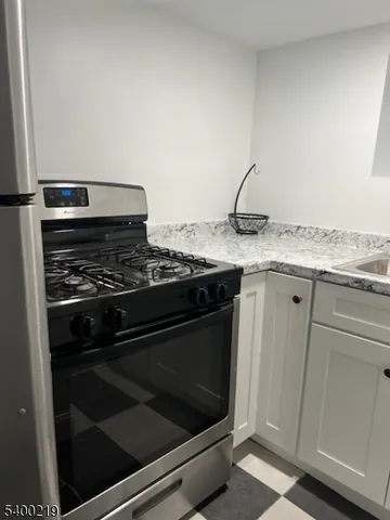 $1,400 | 295 Halsted Street, Unit 1, East Orange, NJ 07018