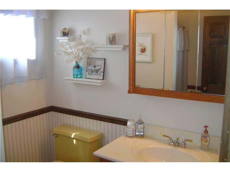 1022 Wren Drive McKees Rocks, PA 15136 - Photo 17 of 21 Full Bath.
