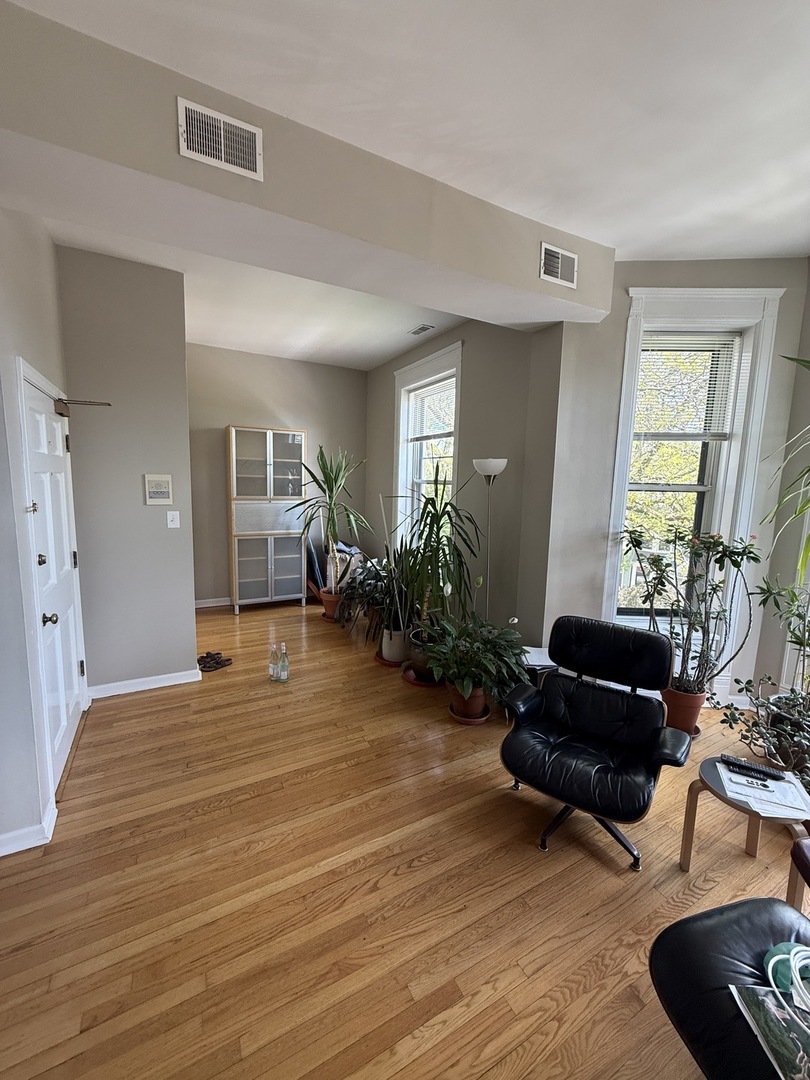 2022 North Seminary Avenue, Unit 2F Chicago, IL 60614 - Photo 3 of 14
