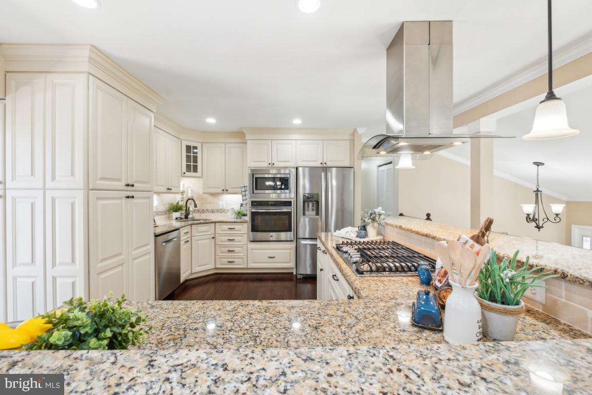 7103 Carnation Court Springfield, VA 22152 - Photo 5 of 44 Kitchen