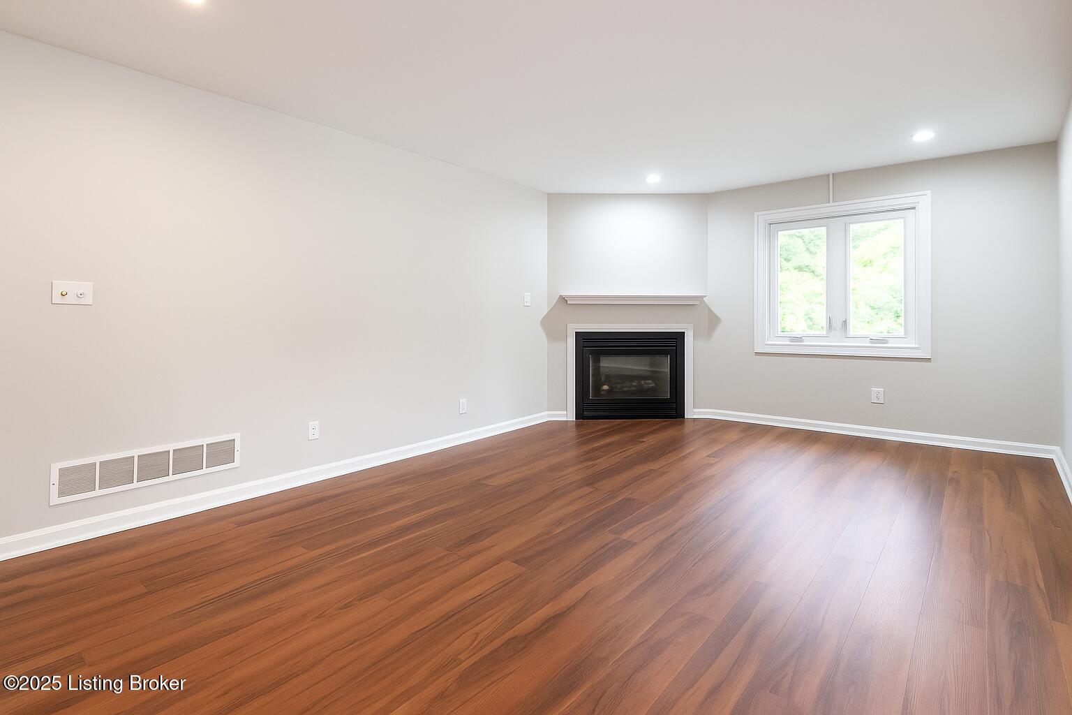 7210 River Road Prospect, KY 40059 - Photo 23 of 56 LR1 open