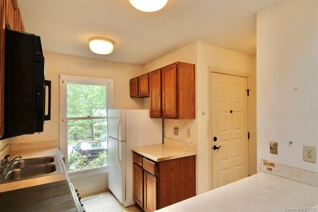 10 Dwarf Mountain Road, Unit 22 Sapphire, NC 28774 - Photo 4 of 23 a kitchen with a refrigerator and a stove