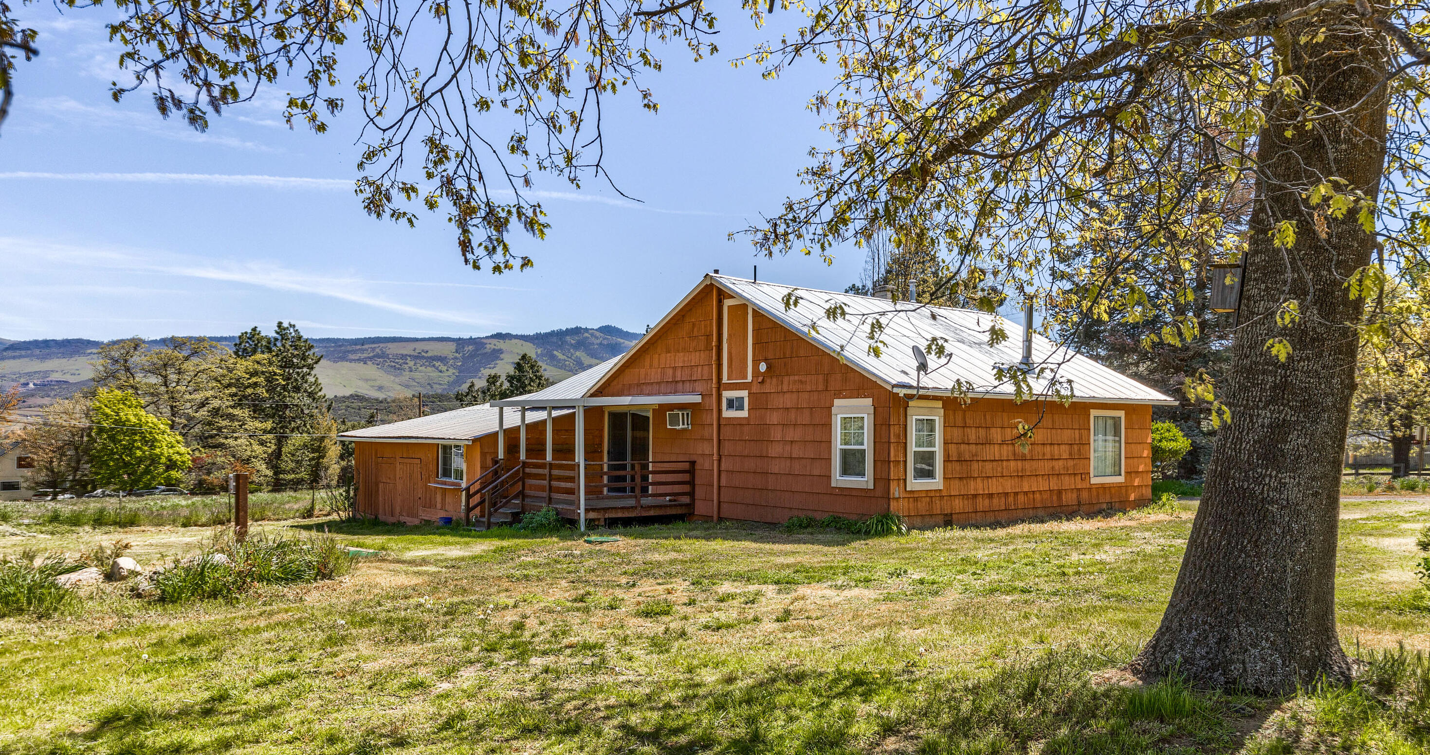 647 Crowson Road Ashland, OR 97520 - Photo 3 of 12 3