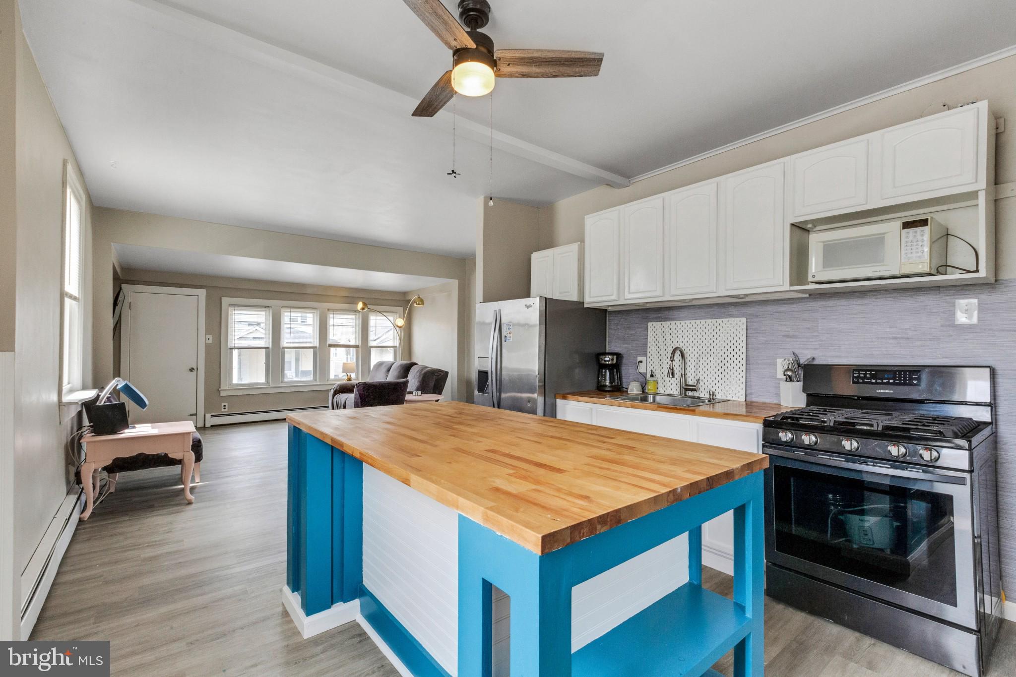 8208 River Road Pennsauken, NJ 08110 - Photo 5 of 31 1st floor kitchen/LR
