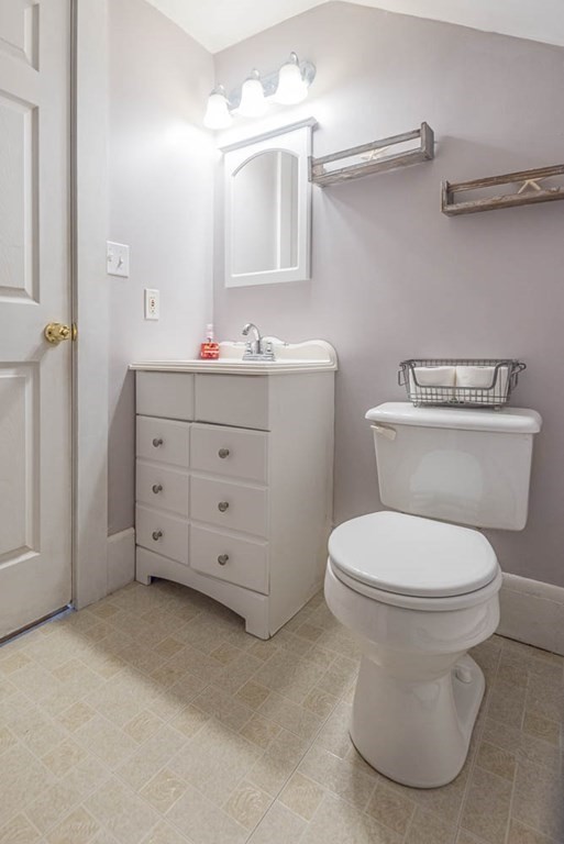 28 Saunders Road Lynn, MA 01904 - Photo 19 of 27 Gallery Image 19