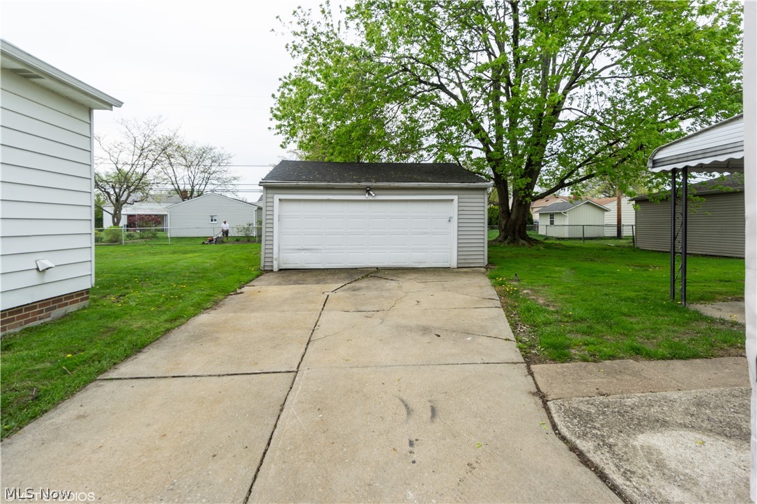 30112 Vineyard Road Willowick, OH 44095 - Photo 3 of 23