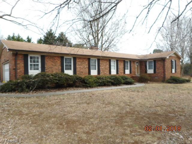 2220 Hickswood Road High Point, NC 27265 - Photo 1 of 16 Front