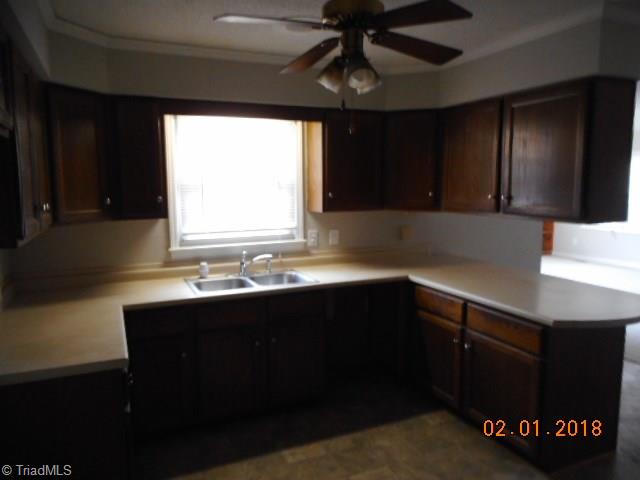 2220 Hickswood Road High Point, NC 27265 - Photo 6 of 16 Kitchen