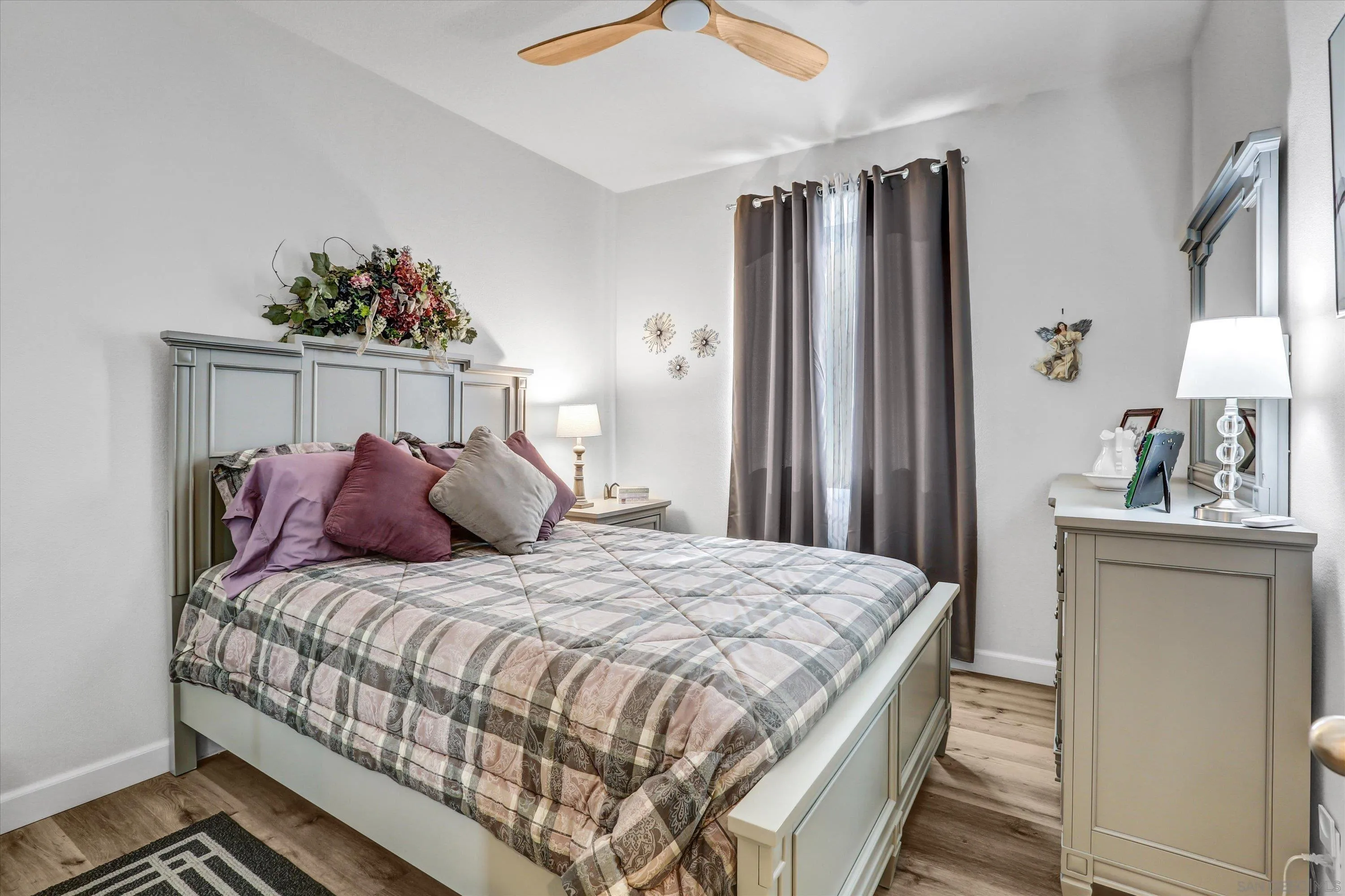 8983 Chestnut Roan Way Alpine, CA 91901 - Photo 22 of 33 a large bed sitting in a bedroom and a table