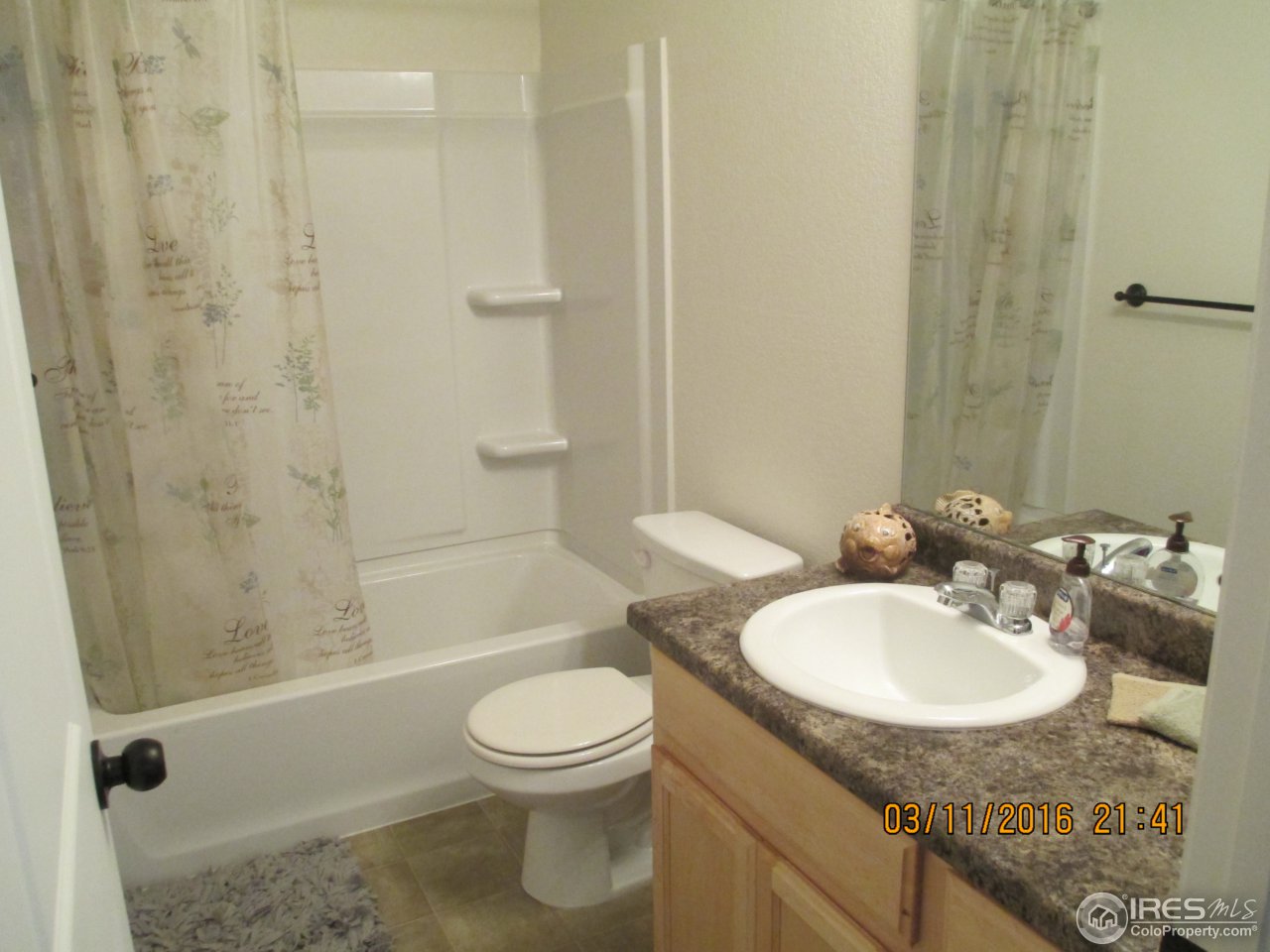 545 East 28th St Road Greeley, CO 80631 - Photo 15 of 18 Upstairs Second Bathroom