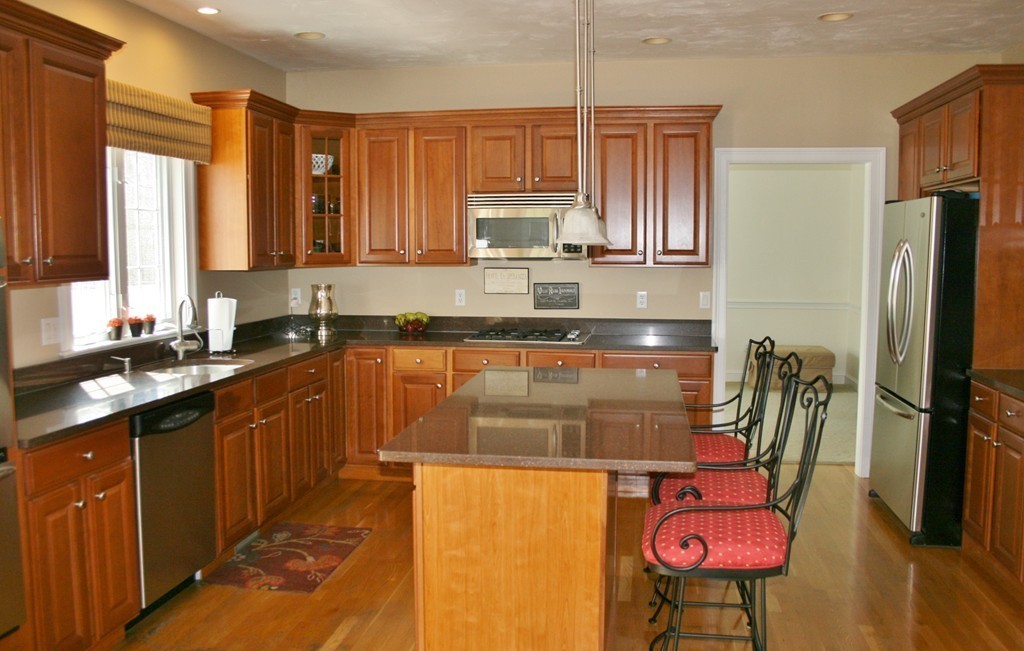 90 Old Farm Road Norwood, MA 02062 - Photo 7 of 30 Gallery Image 7