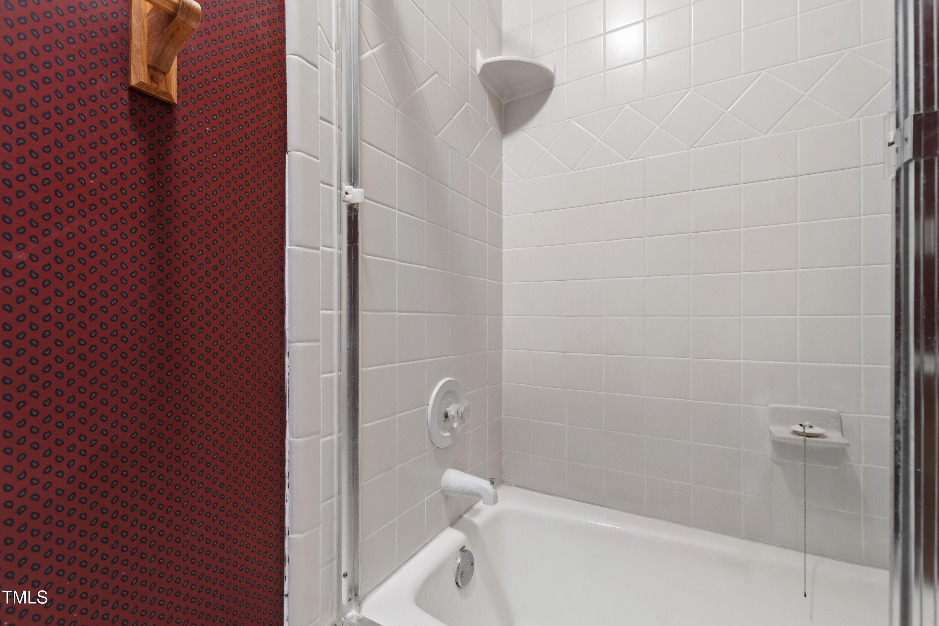 2517 High Ridge Drive Raleigh, NC 27606 - Photo 52 of 69 a bathroom with a bathtub and shower