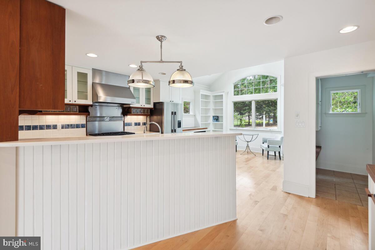 842 Childs Point Road Annapolis, MD 21401 - Photo 24 of 88 Beadboard Kitchen bar. Open to Dining Room.