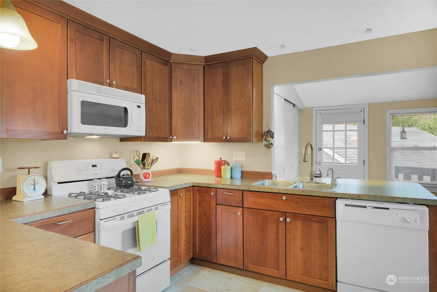 15417 Waynita Way Northeast Bothell, WA 98011 - Photo 11 of 40 Gallery Image 11