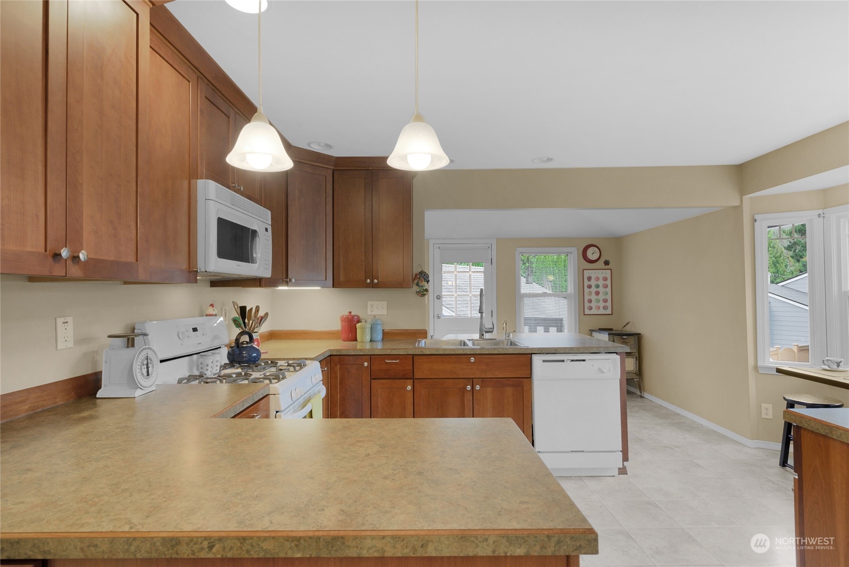 15417 Waynita Way Northeast Bothell, WA 98011 - Photo 10 of 40 Gallery Image 10