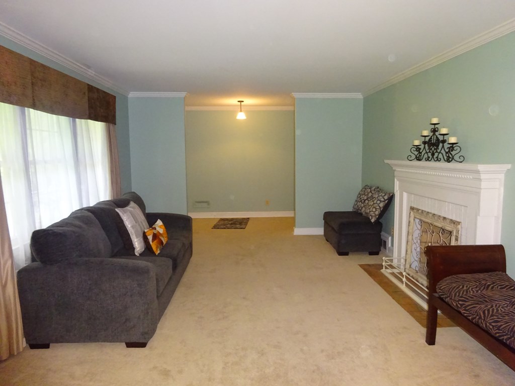 313 Hunting Road Greenwood, SC 29646 - Photo 5 of 26 Gallery Image 5