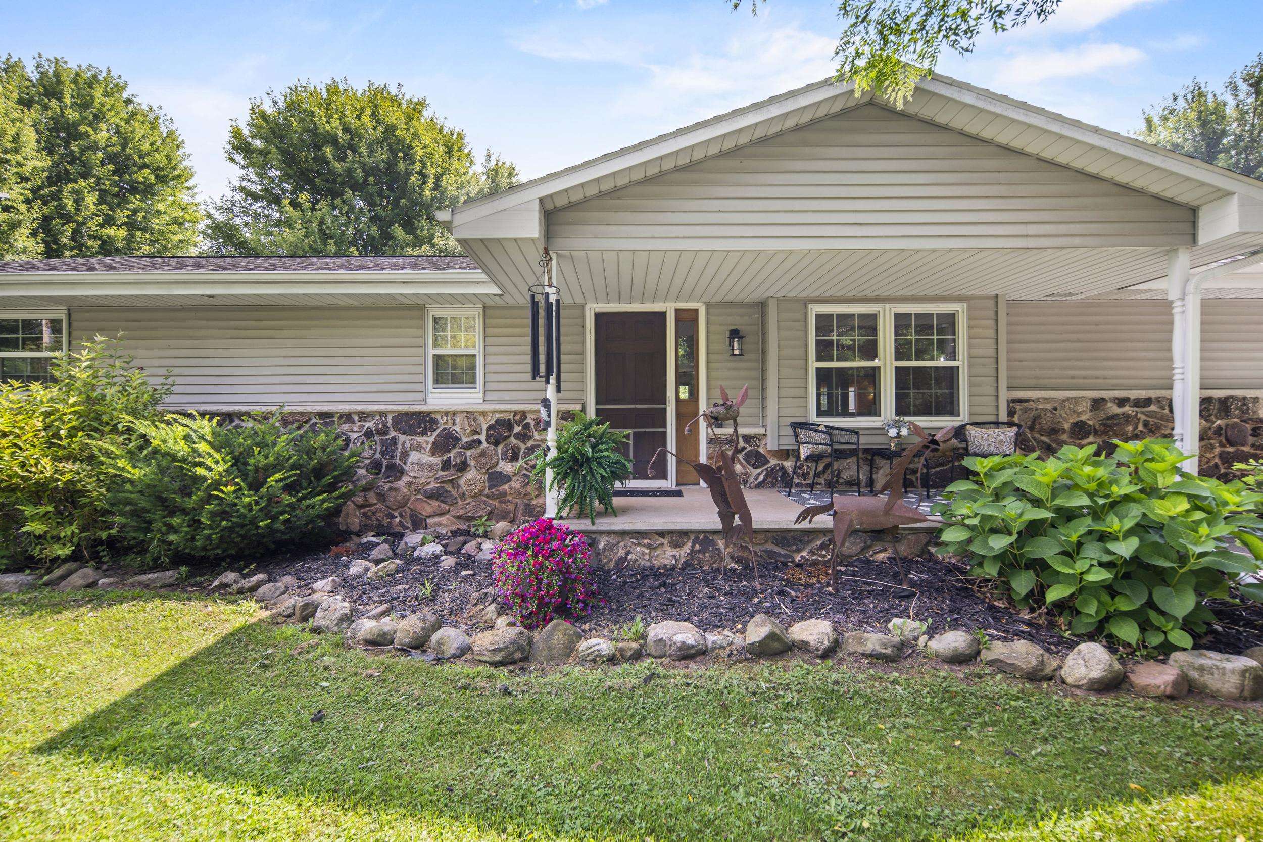 N4742 Thompson Road Shiocton, WI 54170 - Photo 4 of 57 Gallery Image 4