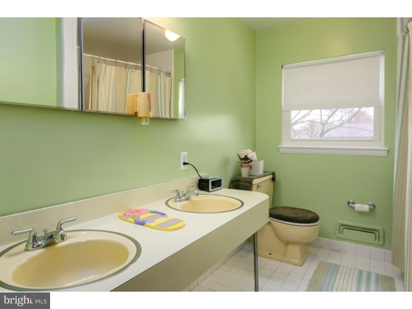 936 Cropwell Road Cherry Hill, NJ 08003 - Photo 21 of 25 Bathroom