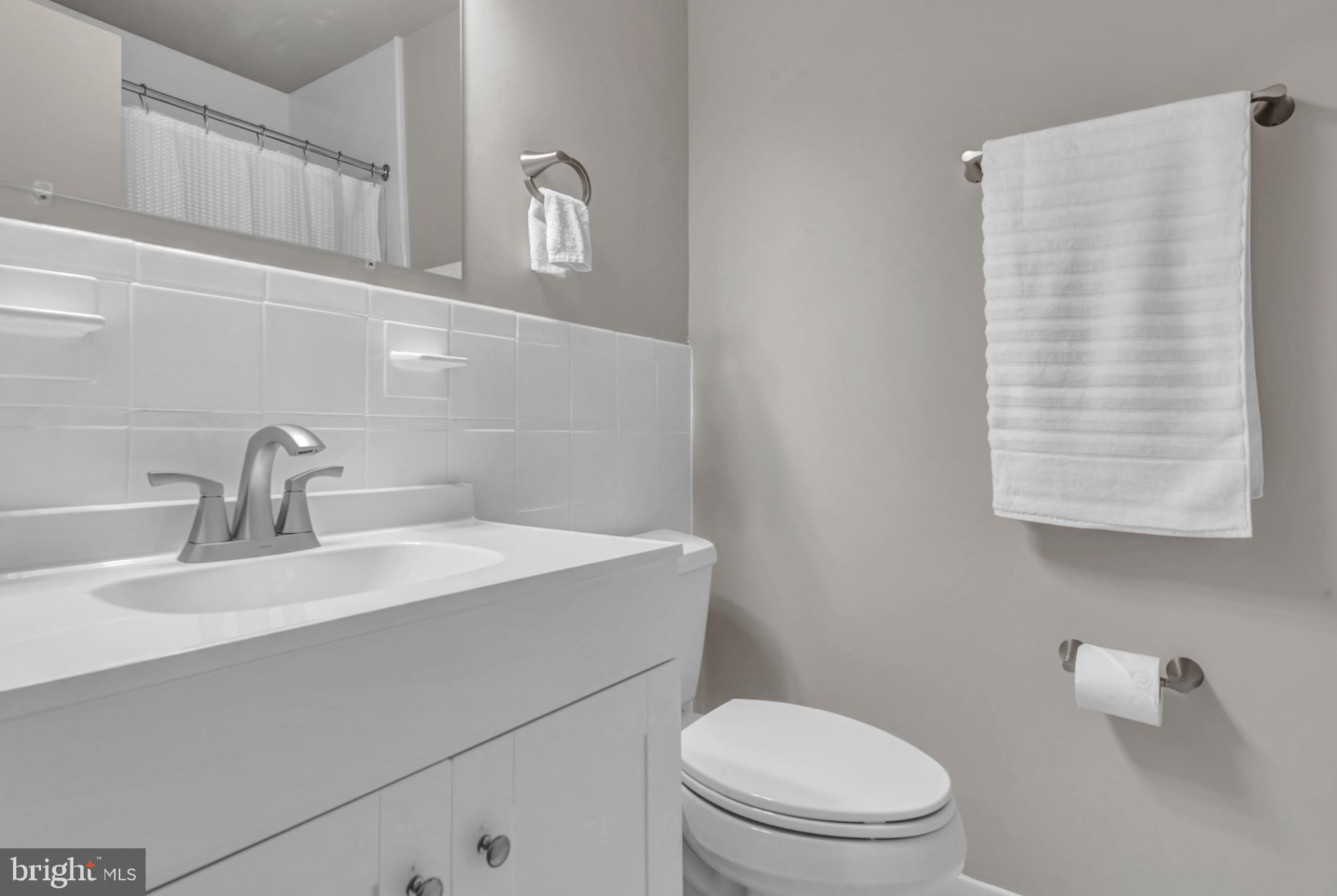 164 G Street Southwest, Unit 144 Washington, DC 20024 - Photo 33 of 71 Updated 2nd Full Bathroom