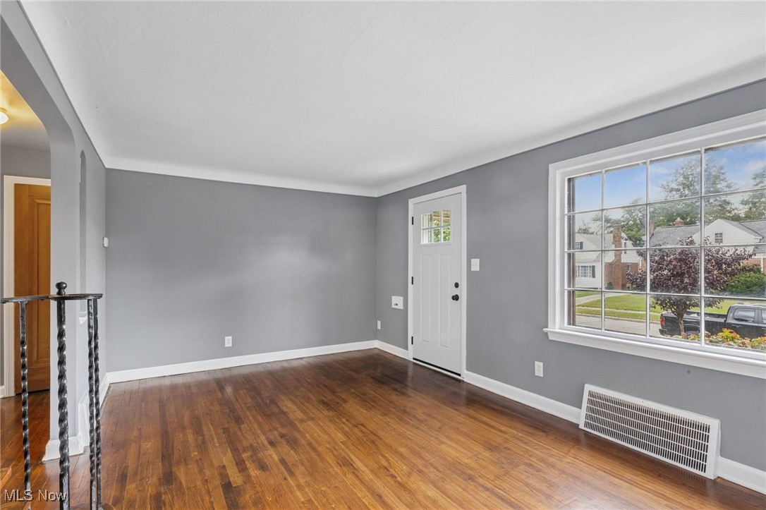 4202 Ellison Road South Euclid, OH 44121 - Photo 4 of 25