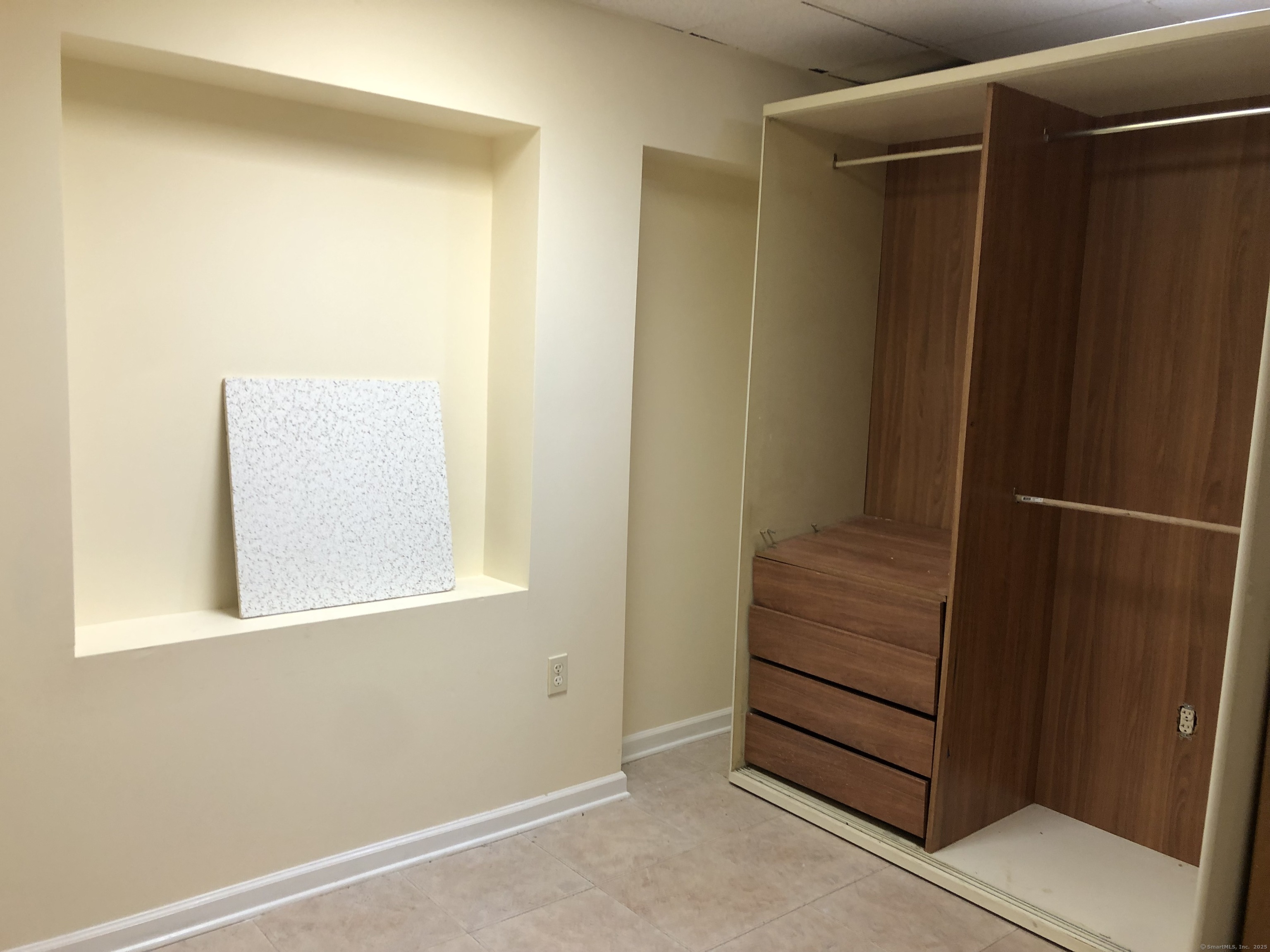 1399 State Street, Unit 5B New Haven, CT 06511 - Photo 5 of 6 a view of an empty room