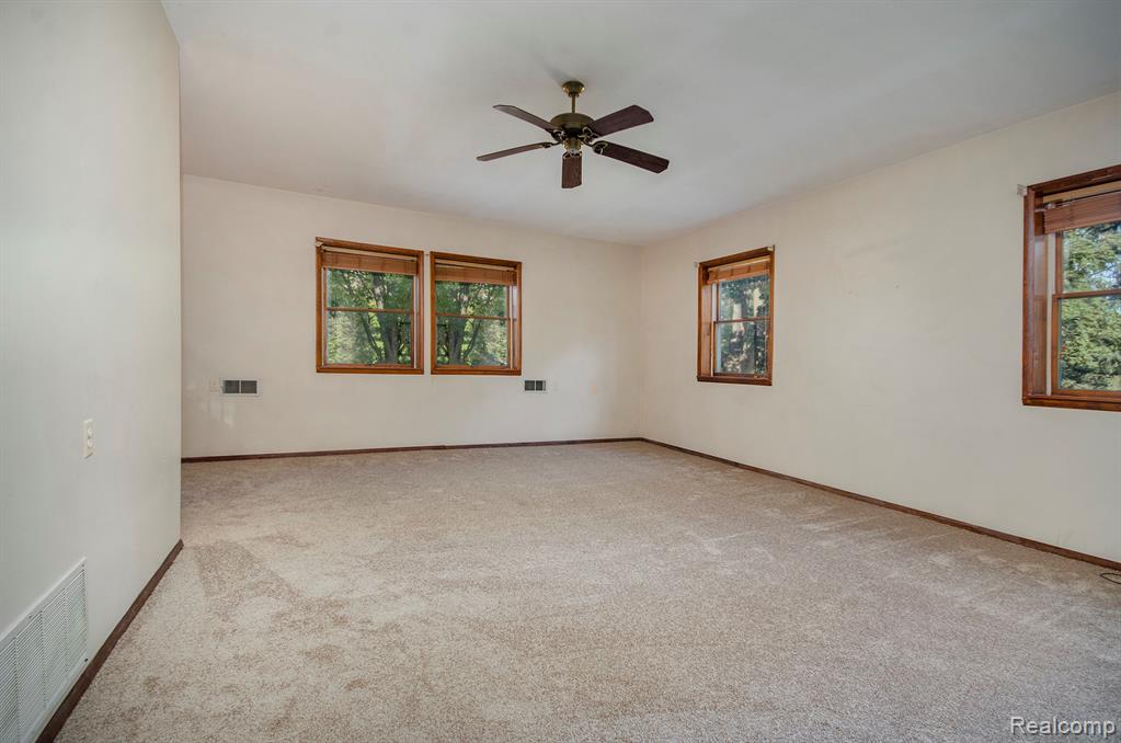 8344 Ellis Road Clarkston, MI 48348 - Photo 26 of 32