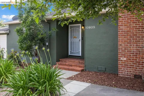 $679,000 | 10809 McIntyre Street, Oakland, CA 94605