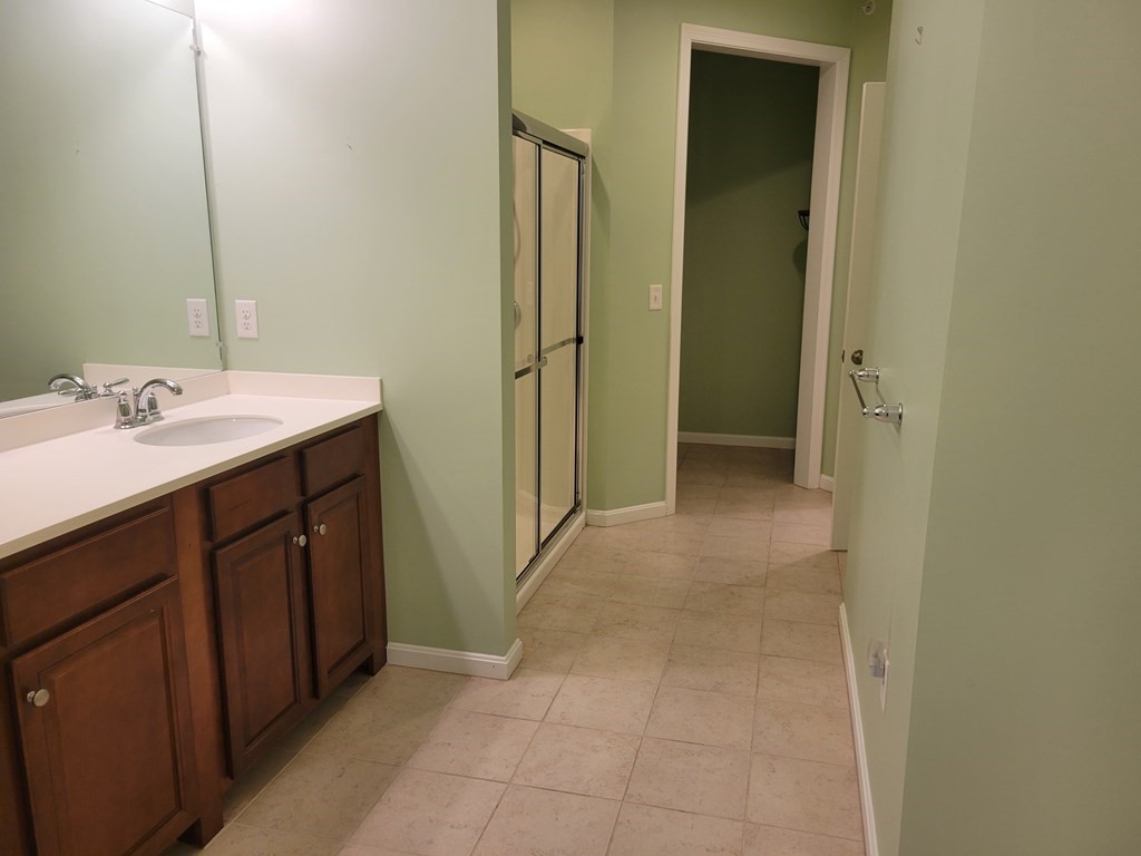 9 Abigail Way, Unit 4010 Reading, MA 01867 - Photo 17 of 37 a spacious bathroom with a mirror and a sink