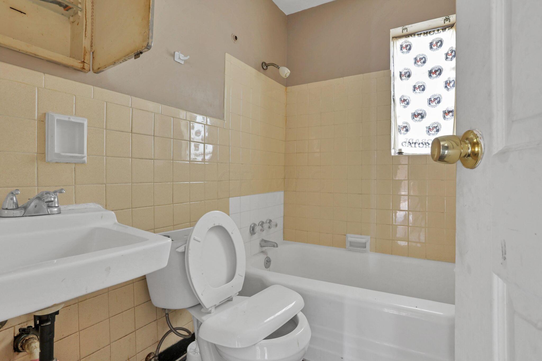 112 North Hampton Road Columbus, OH 43213 - Photo 16 of 39 43-web-or-mls-011A0883