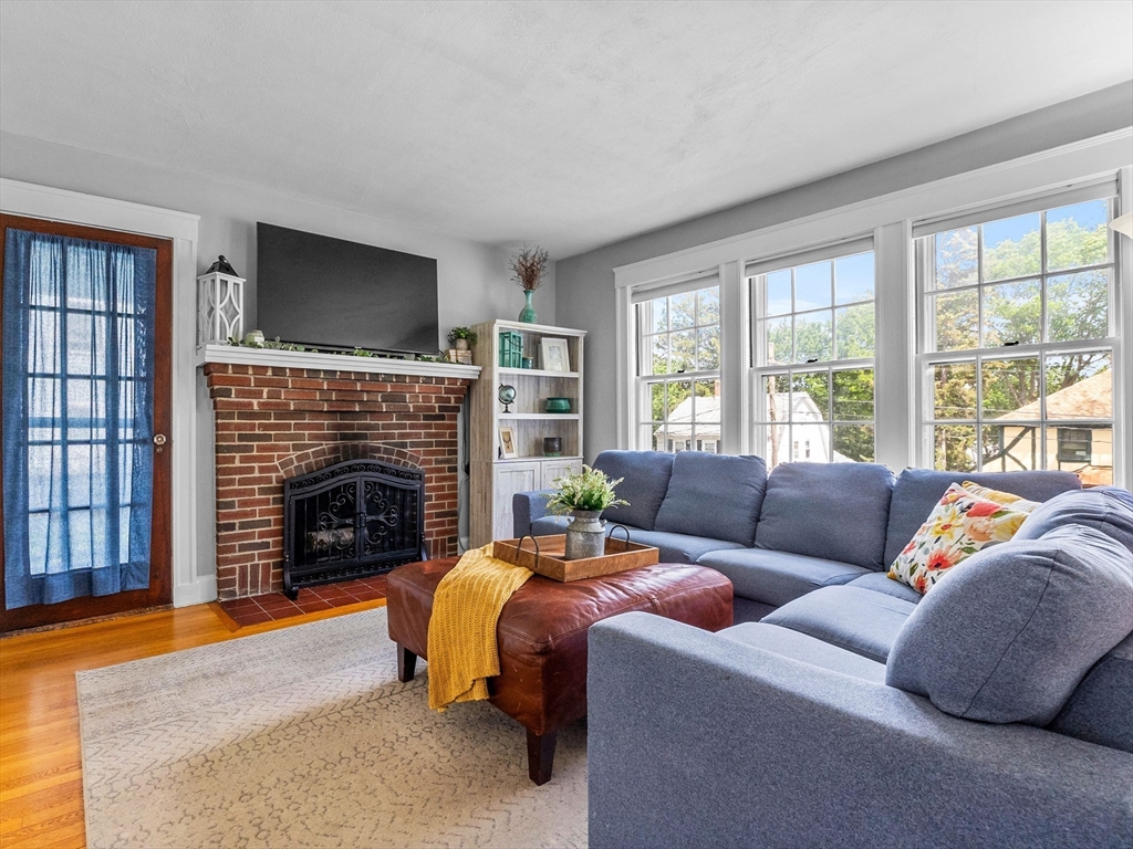 20 Humphrey Street Wakefield, MA 01880 - Photo 5 of 23