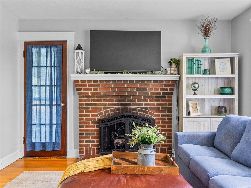 20 Humphrey Street Wakefield, MA 01880 - Photo 7 of 23