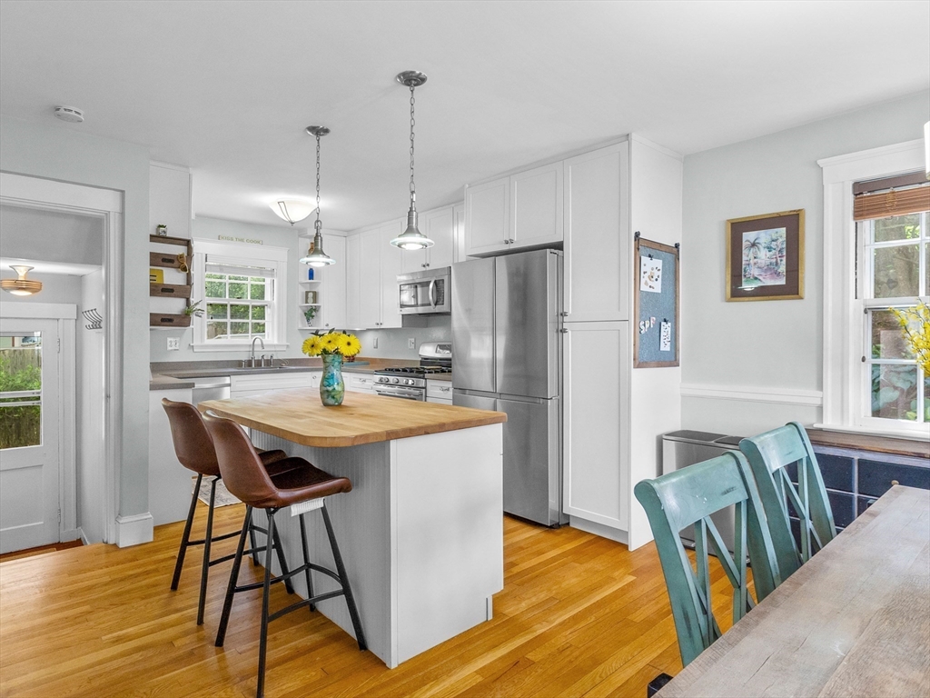 20 Humphrey Street Wakefield, MA 01880 - Photo 8 of 23