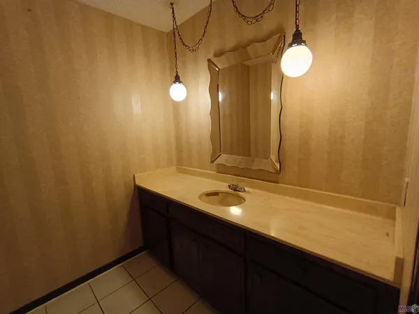 $2,000 | 3572 Madeira Drive, Baton Rouge, LA 70810