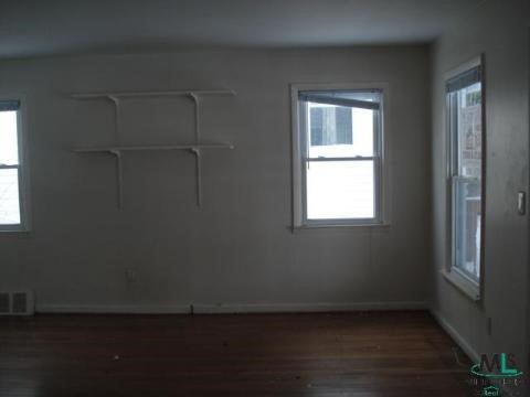 179 West Rutgers Avenue Pontiac, MI 48340 - Photo 5 of 10 120320-4.JPG