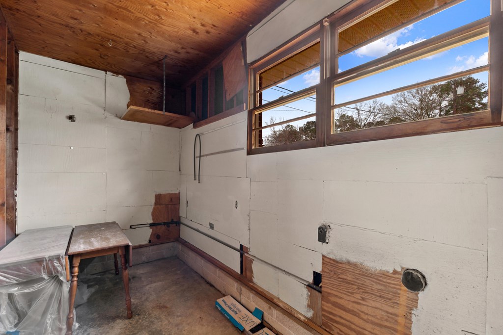 1610 Randall Road Dothan, AL 36303 - Photo 20 of 29 Garage Laundry