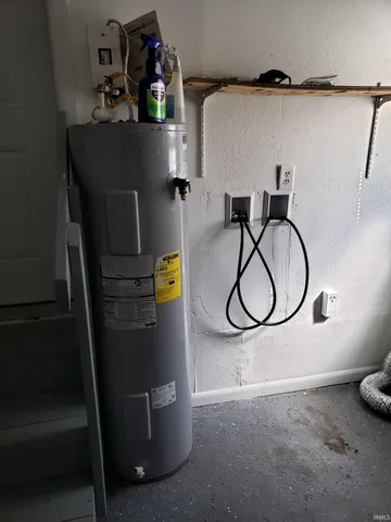 $109,900 | 2413 South Gharkey Street, Unit 2, Muncie, IN 47302