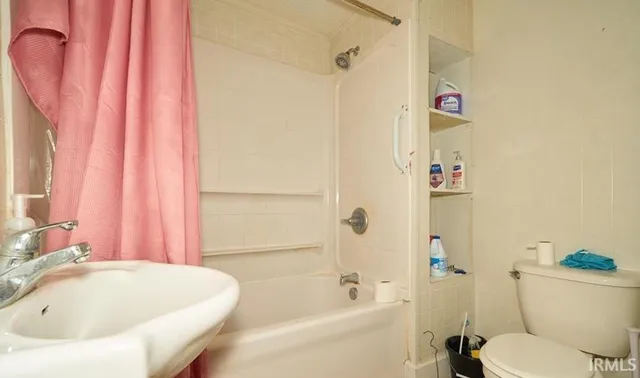 $109,900 | 2413 South Gharkey Street, Unit 2, Muncie, IN 47302