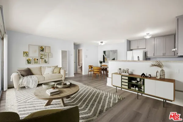 $279,000 | 18530 Hatteras Street, Unit 115, Tarzana, CA 91356