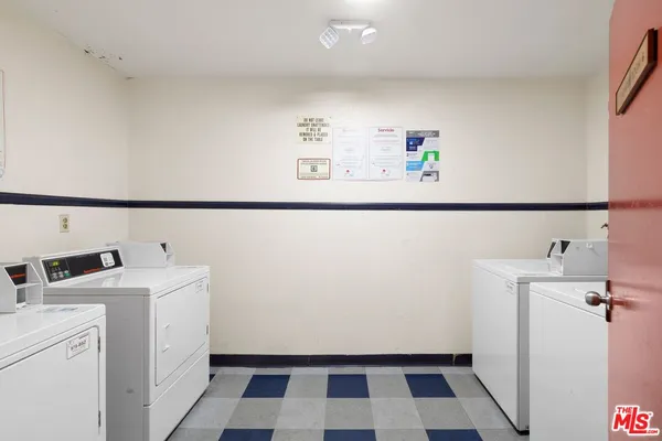 $279,000 | 18530 Hatteras Street, Unit 115, Tarzana, CA 91356