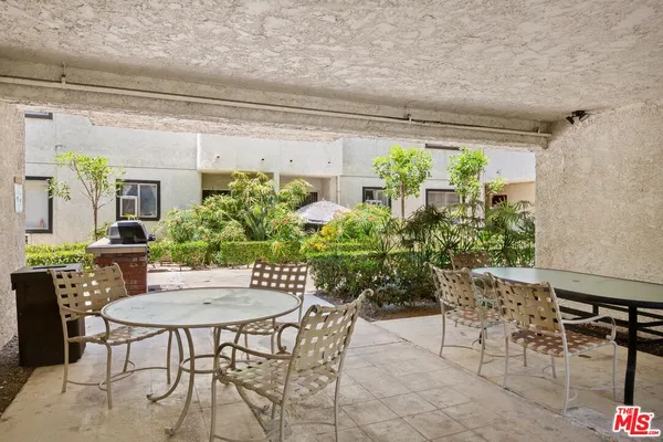 $279,000 | 18530 Hatteras Street, Unit 115, Tarzana, CA 91356