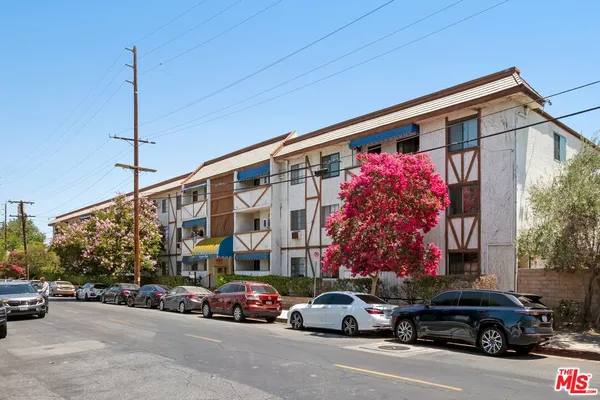 $279,000 | 18530 Hatteras Street, Unit 115, Tarzana, CA 91356