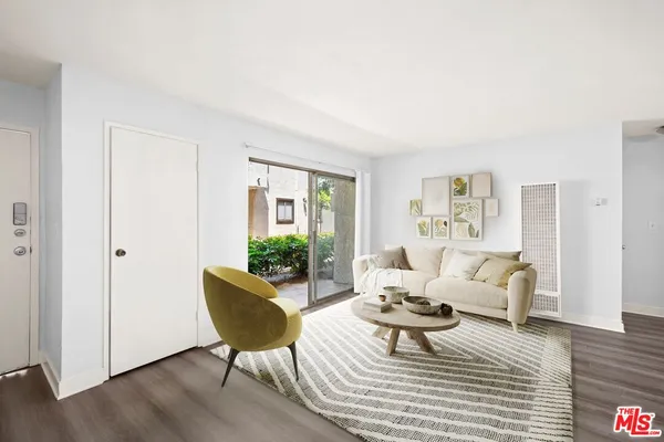 $279,000 | 18530 Hatteras Street, Unit 115, Tarzana, CA 91356