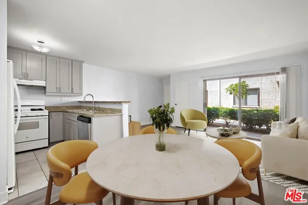 $279,000 | 18530 Hatteras Street, Unit 115, Tarzana, CA 91356